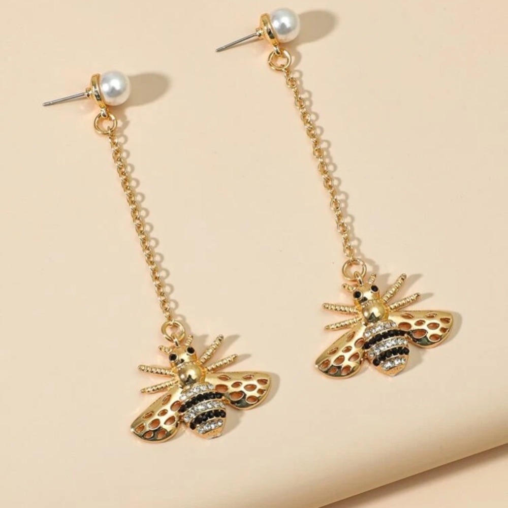 ๐ Faux Pearl Bee Dangle Earrings ๐ - Picture 3 of 3